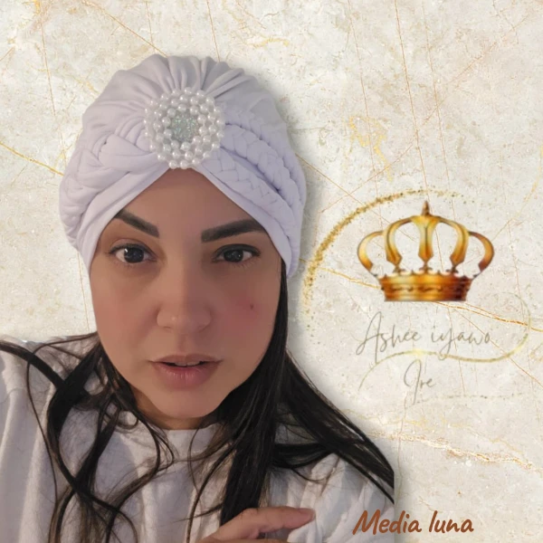 Media luna's foto | Ashee Iyawo Ire |  BizneCubano